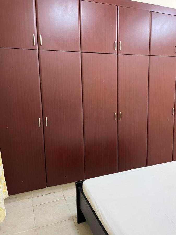 Master Attached Bathroom अपार्टमेंट