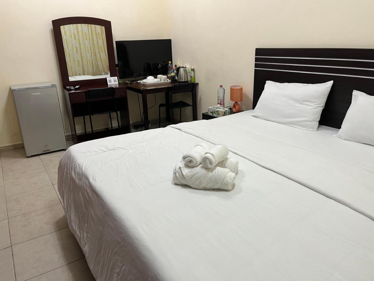 Master Attached Bathroom अपार्टमेंट